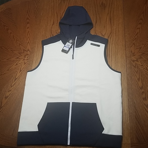 Under Armour Other - Men's XL Under Armour fitted vest with a hood